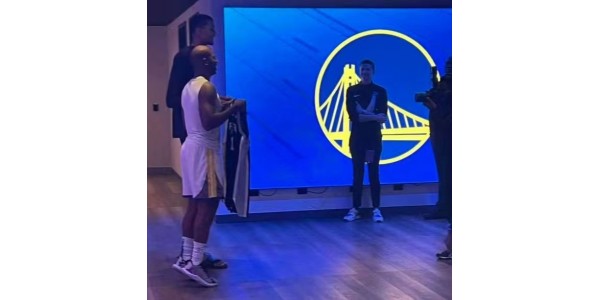Rookies og veteraner, skønheden ved basketballlegendestafet Rookies og veteraner, skønheden ved basketballlegendestafet